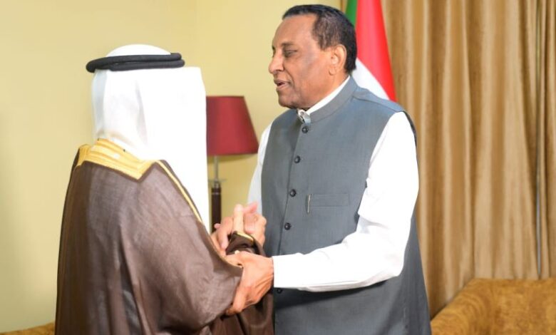 السفير السعودي علي بن حسن جعفر يلتقي رئيس الوزراء السوداني كامل إدريس في بورتسودان، السعودية تؤكد دعمها الثابت للسودان، مجلس تنسيق أعلى بين المملكة والسودان، التعاون الاقتصادي في صدارة الأولويات، العلاقات السودانية السعودية متجذرة وتاريخية، المملكة حريصة على دعم الشعب السوداني، التنمية المستدامة محور الشراكة المقبلة، السودان يستعيد دوره الإنتاجي، دعم سعودي مباشر للمشاريع التنموية، لقاء البرهان وولي العهد السعودي يمهد لتعاون أوسع، مركز الملك سلمان يواصل مشاريعه الإنسانية في السودان، استثمارات سعودية متوقعة في قطاعات النفط والغاز، دعم فني واقتصادي للسودان من الرياض، التنسيق السياسي مستمر بين البلدين، بورتسودان تتحول إلى مركز دبلوماسي واقتصادي، القيادة السعودية تتابع التطورات السودانية عن كثب، السعودية تسعى لاستقرار السودان، شراكة استراتيجية طويلة الأمد، الخرطوم ترحب بتوسيع التعاون مع الرياض، العلاقات الثنائية تدخل مرحلة تنفيذية جديدة.