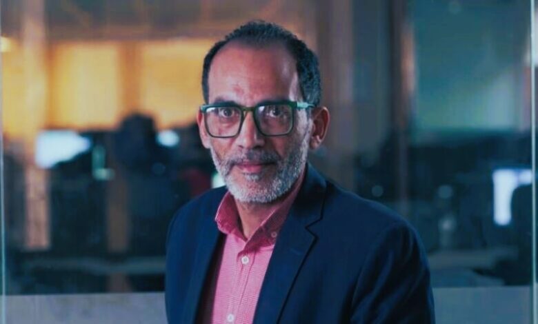 الكاتب الصحفي عمرو خان