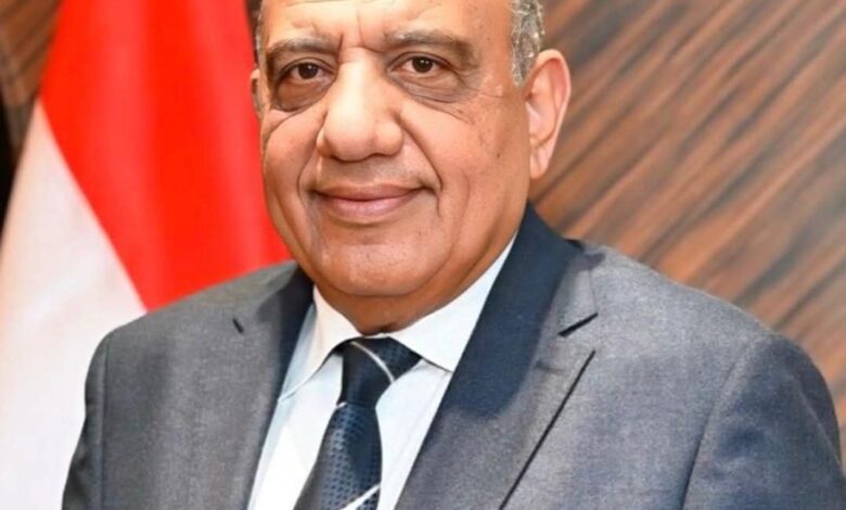 وزير الكهرباء الدكتور محمود عصمت