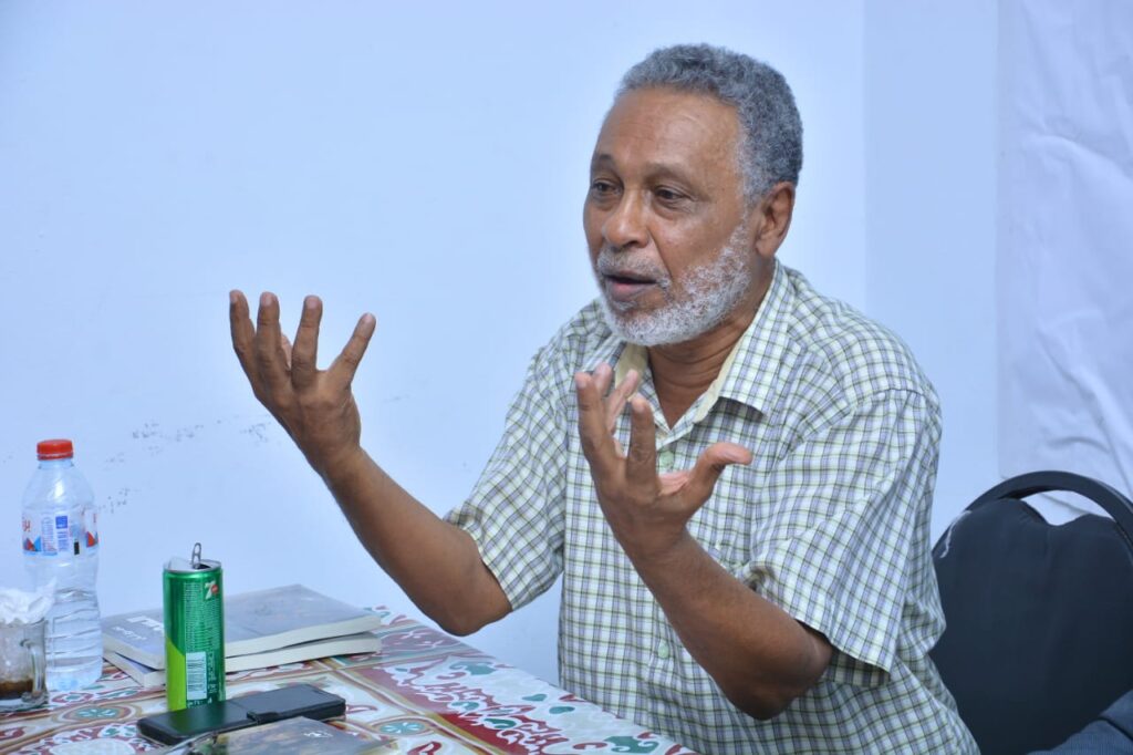 مناقشة كتاب "وطن مصاب بمرض الفراق"