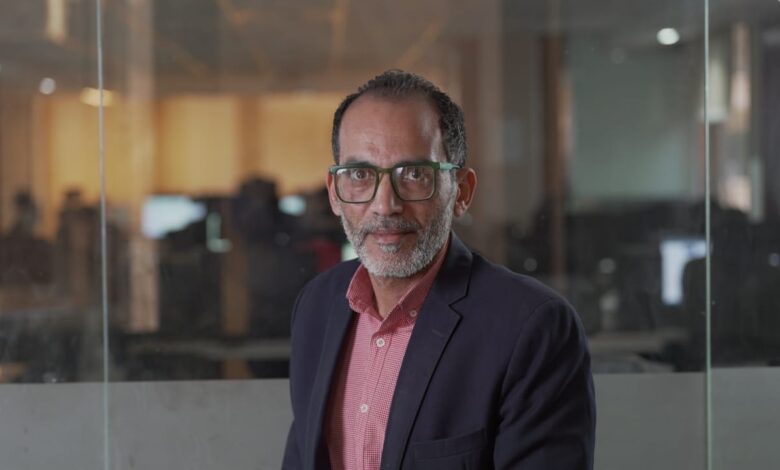 الكاتب الصحفي عمرو خان