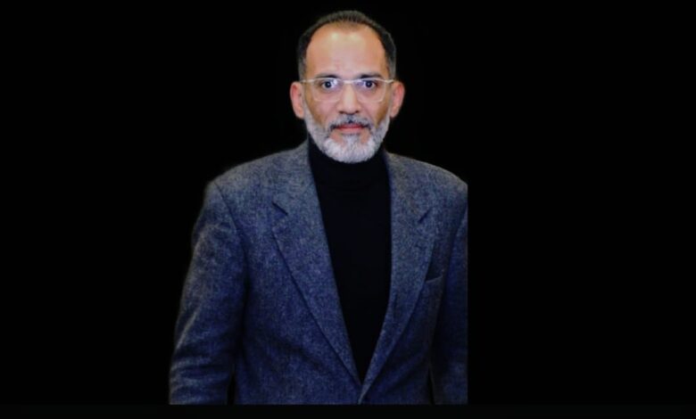 الكاتب الصحفي والباحث عمرو خان